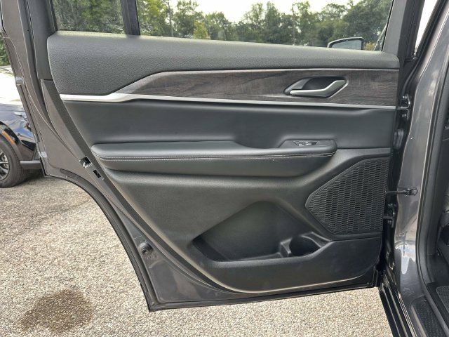 Used 2023 Jeep Grand Cherokee L Limited AWD/4WD image 18