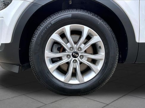 Used 2021 Kia Telluride LX FWD image 11
