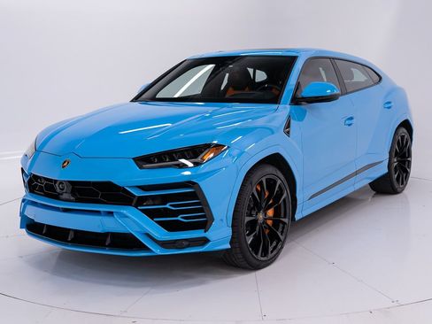 Used 2022 Lamborghini Urus AWD/4WD image 1