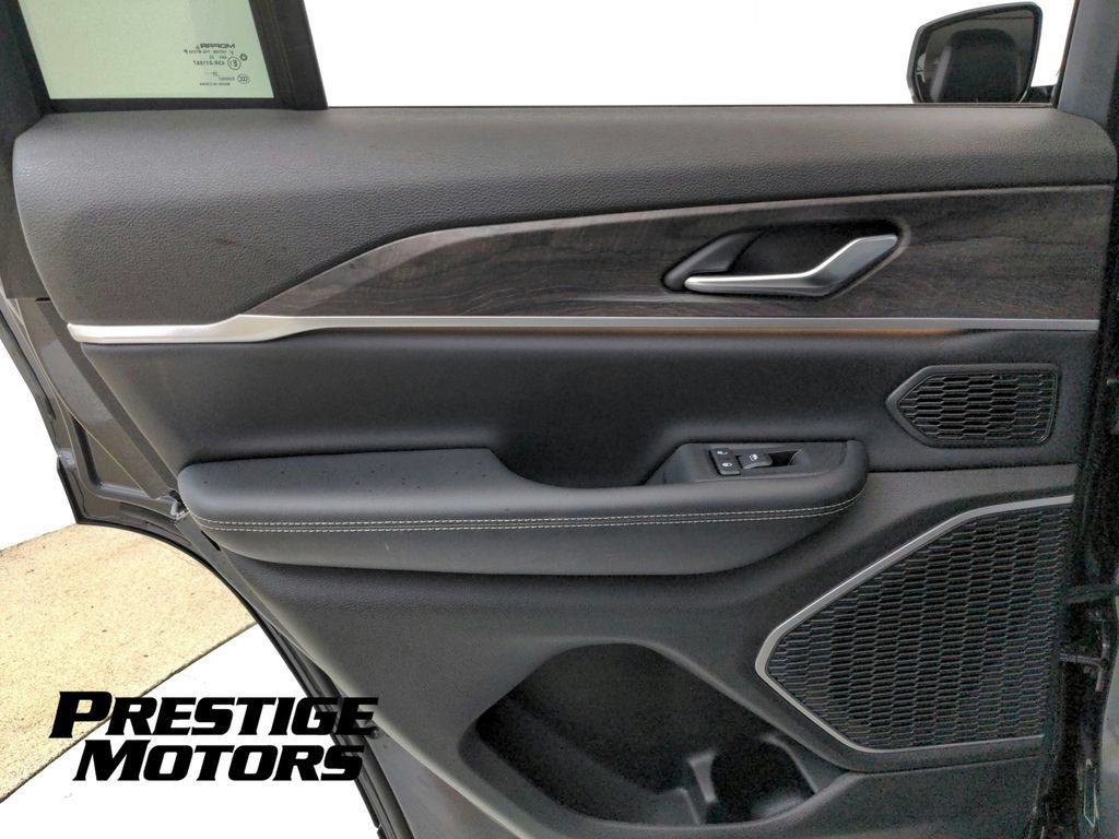 Used 2023 Jeep Grand Cherokee 4WD 4xe image 27