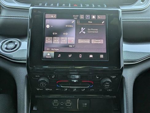 Used 2021 Jeep Grand Cherokee L Laredo image 18