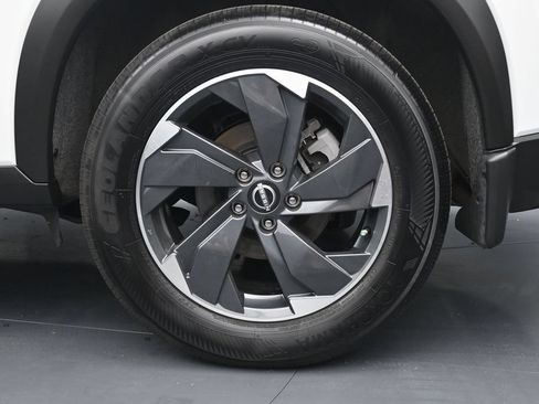 Certified 2026 Nissan Rogue SV AWD/4WD image 14