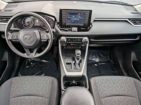 Used 2022 Toyota RAV4 XLE w/ Convenience Package FWD image 19