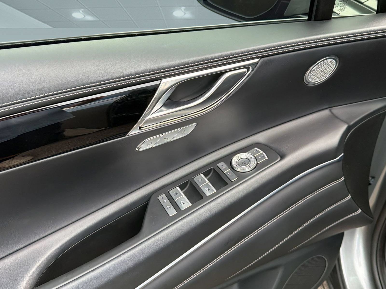 Used 2025 Genesis GV80 2.5T Standard AWD/4WD image 13