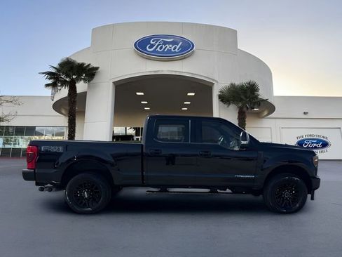 Certified 2022 Ford F250 Lariat w/ Black Appearance Package image 5
