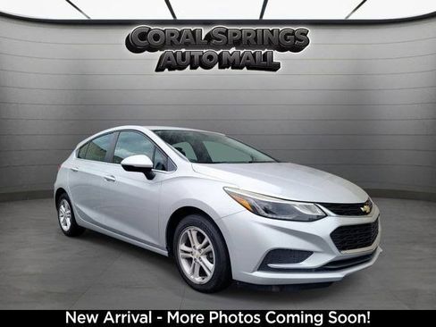 Used 2018 Chevrolet Cruze LT FWD image 1