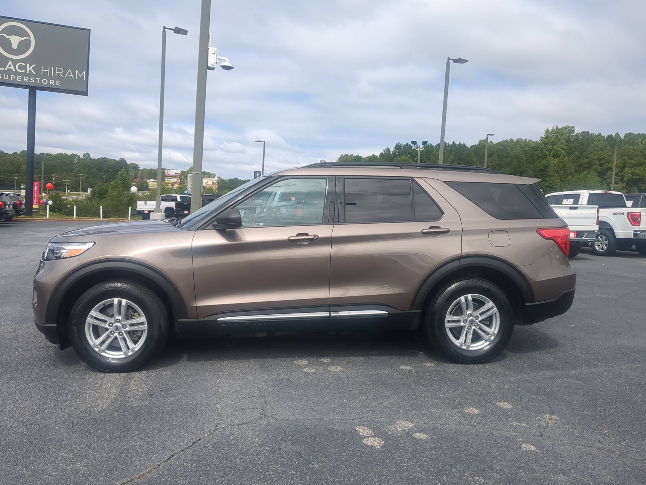 Used 2021 Ford Explorer XLT AWD/4WD image 8