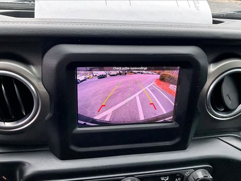 Used 2018 Jeep Wrangler Unlimited Sahara w/ Cold Weather Group image 25