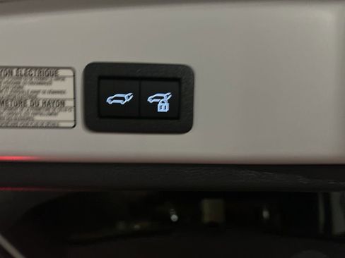 Used 2024 Toyota Corolla Cross XLE image 11