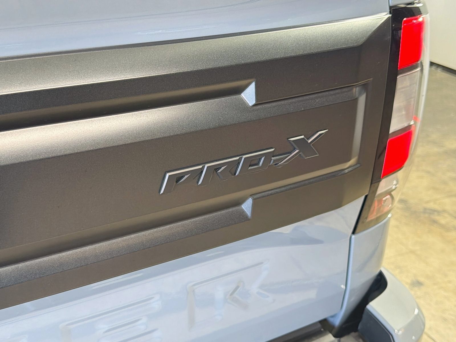 Used 2025 Nissan Frontier Pro-X RWD image 28