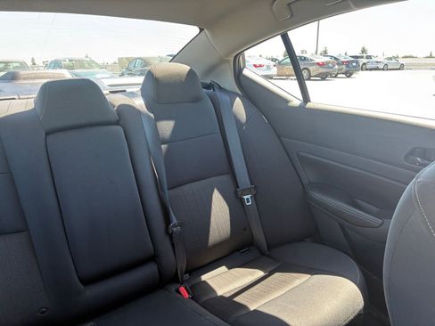 Used 2025 Nissan Altima 2.5 SV FWD image 37