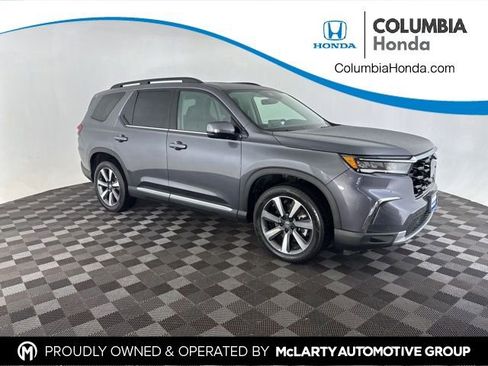 Used 2025 Honda Pilot Touring image 1