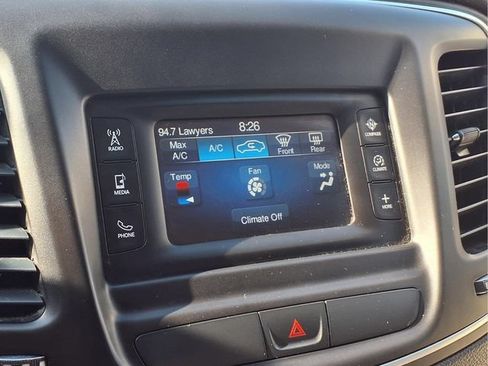Used 2015 Chrysler 200 LX FWD image 7