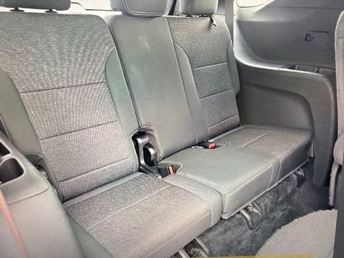 Used 2024 Chevrolet Traverse LT FWD image 11