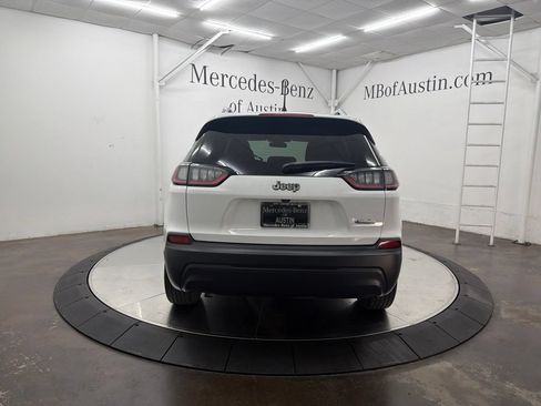 Used 2020 Jeep Cherokee Latitude FWD image 6
