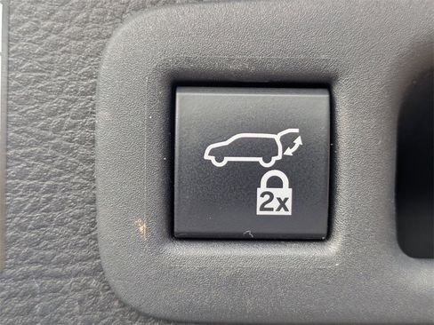 Used 2023 Toyota Sienna XSE image 15