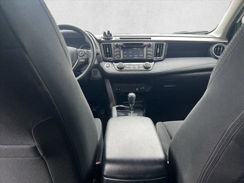 Used 2018 Toyota RAV4 XLE image 18