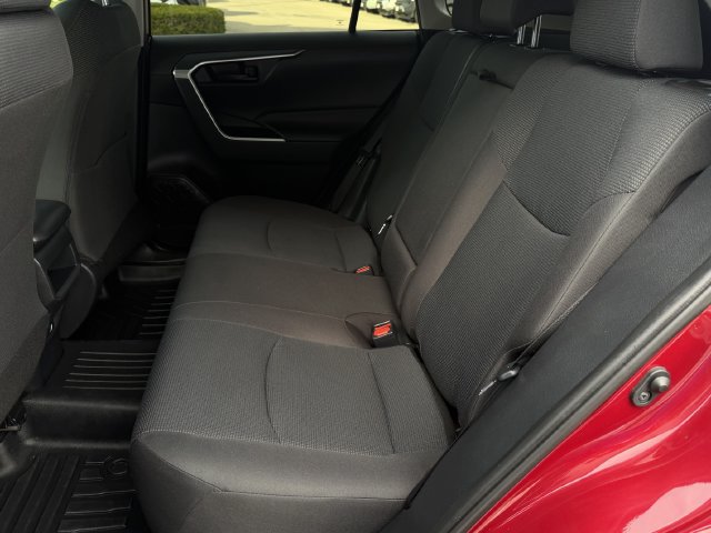 Used 2019 Toyota RAV4 LE AWD/4WD image 24