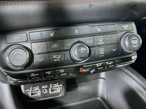 Used 2025 Dodge Durango GT RWD image 23