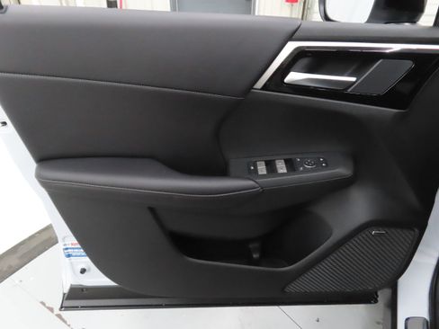 New 2026 Mitsubishi Outlander LE FWD image 10