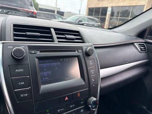 Used 2017 Toyota Camry SE FWD image 13