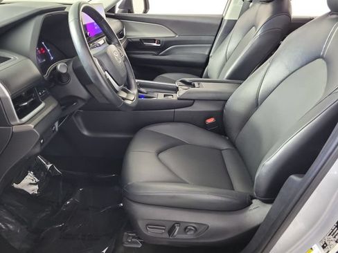 Used 2025 Toyota Grand Highlander AWD image 20