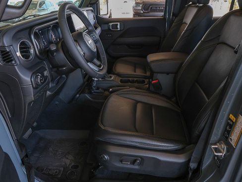 Used 2025 Jeep Gladiator Sport AWD/4WD image 11