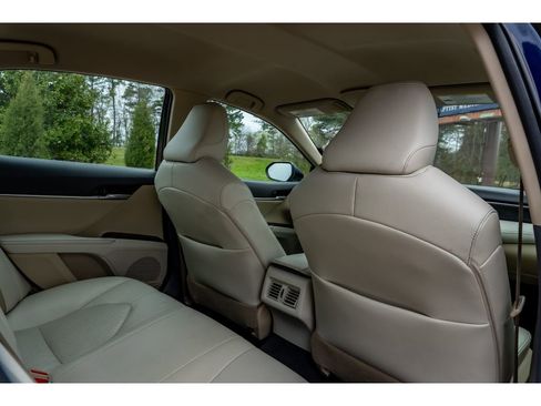 Used 2021 Toyota Camry XLE w/ Navigation Package image 15