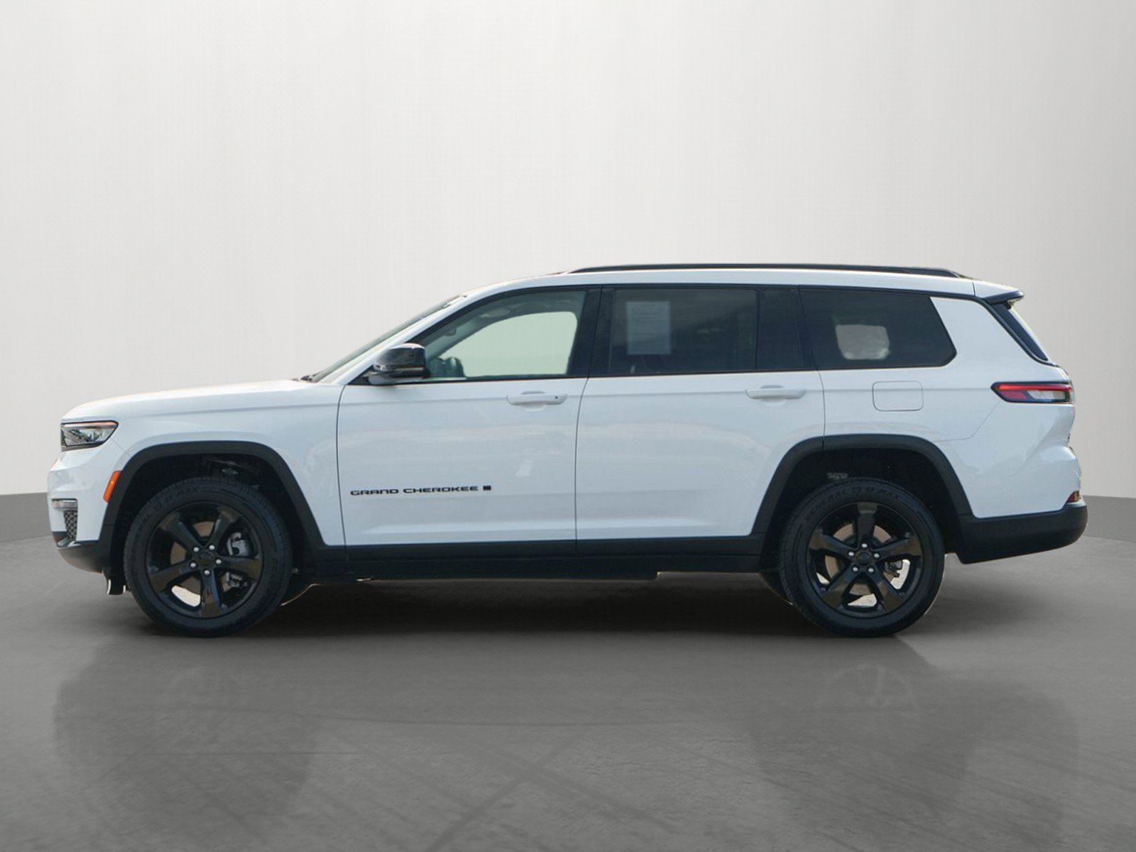 Used 2023 Jeep Grand Cherokee L Limited w/ Black Appearance Package AWD/4WD image 4