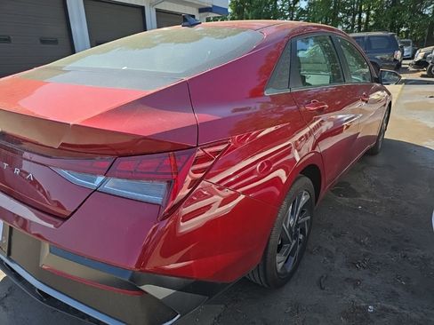 Used 2025 Hyundai Elantra SEL image 3