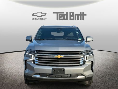 Used 2023 Chevrolet Suburban High Country image 2