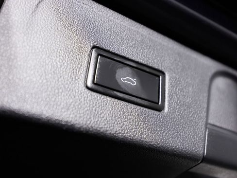 Used 2021 Volkswagen Atlas SE image 15