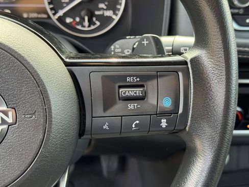 Used 2023 Nissan Rogue SV image 11