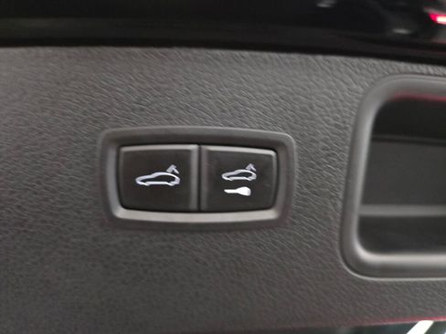 Certified 2024 Porsche Macan image 20