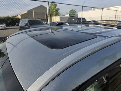 Used 2024 Toyota Highlander XLE image 4