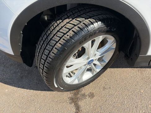 Used 2019 Ford Escape SE image 16