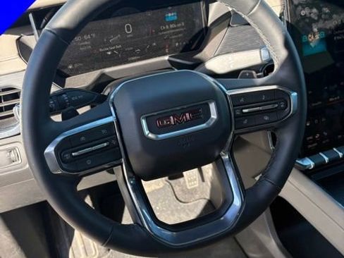 Used 2026 GMC Acadia Elevation w/ Elevation Premium Package FWD image 16