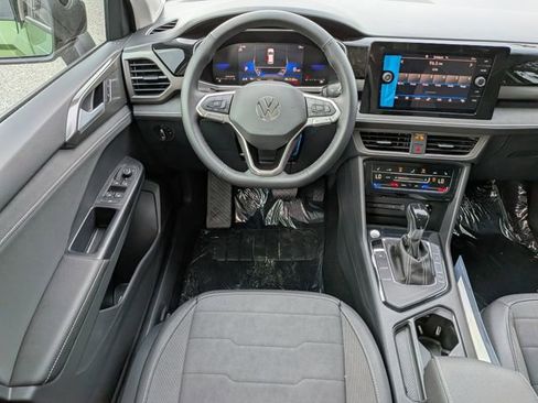 New 2026 Volkswagen Taos SE image 15