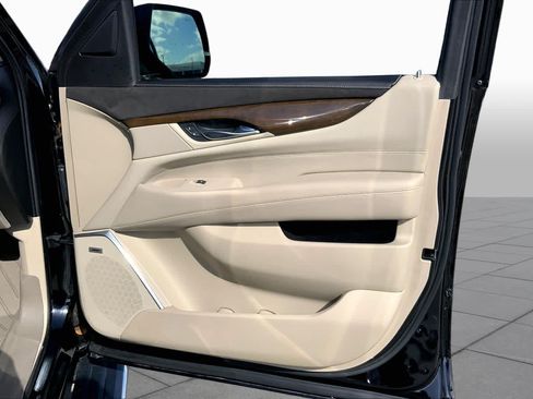 Used 2019 Cadillac Escalade Premium Luxury RWD image 23
