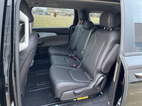 New 2026 Kia Carnival LXS FWD image 10