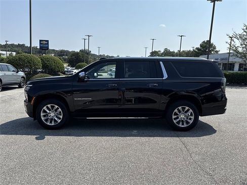 New 2025 Chevrolet Suburban Premier image 6