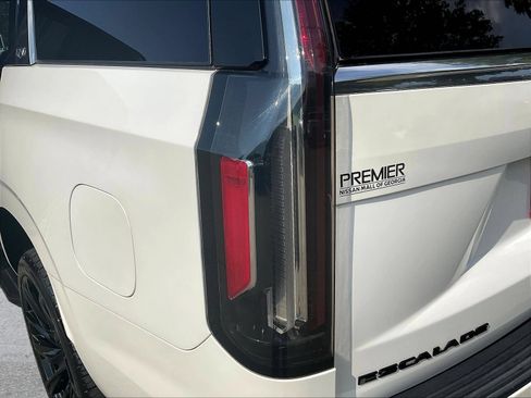 Used 2023 Cadillac Escalade Premium Luxury AWD/4WD image 19