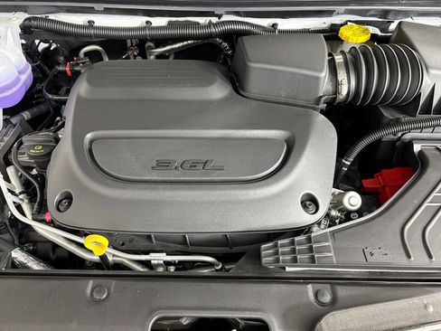 New 2027 Chrysler Pacifica Select FWD image 38