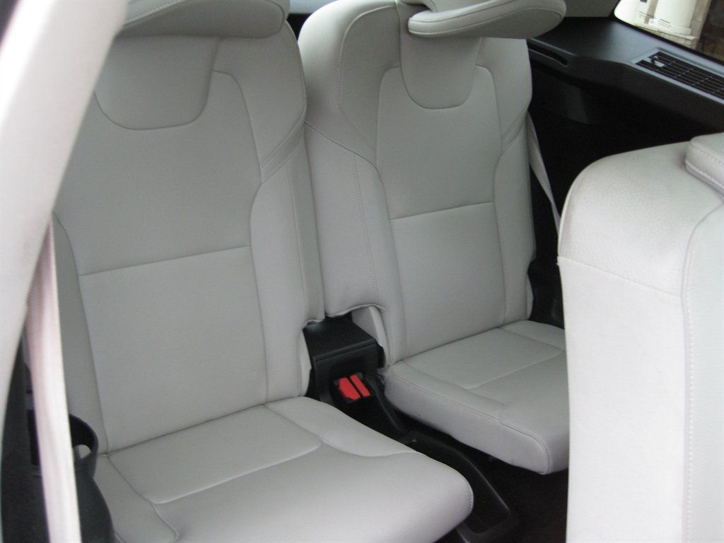Used 2018 Volvo XC90 T6 Momentum w/ Convenience Package AWD/4WD image 34