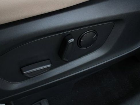 Used 2023 Ford Explorer Limited w/ Limited Technology Package image 3