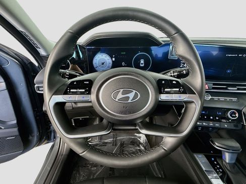 Used 2025 Hyundai Elantra Limited FWD image 13