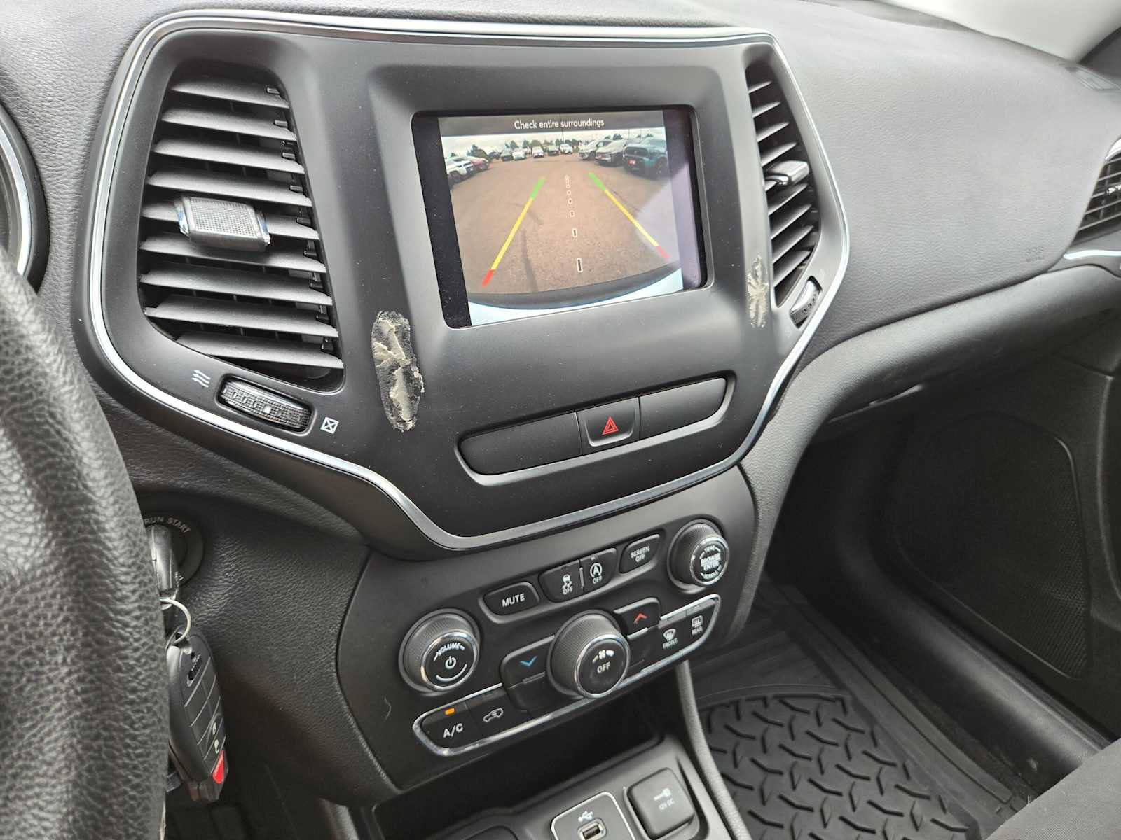 Used 2019 Jeep Cherokee Latitude w/ Popular Appearance Group AWD/4WD image 27