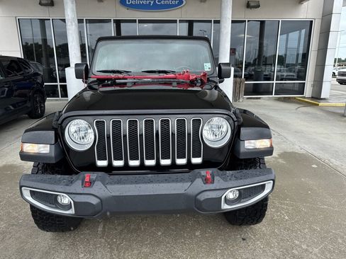 Used 2019 Jeep Wrangler Unlimited Sahara w/ Safety Group AWD/4WD image 2