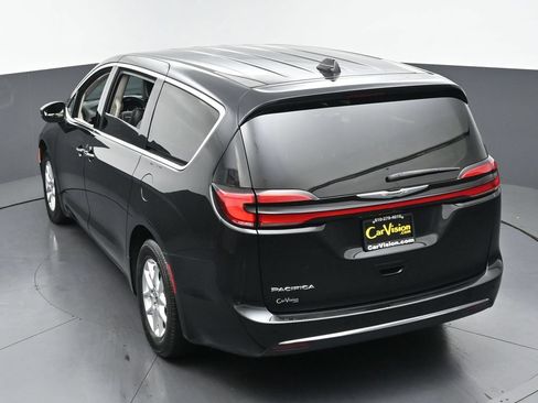Used 2023 Chrysler Pacifica Touring-L FWD image 41