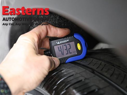 Used 2025 Mitsubishi Outlander SE image 31